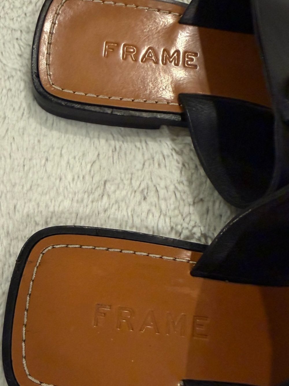 FRAME Le Brentwood Noir Black Leather Flip Flop Sandals - Size 38 / 7.5 - Picture 3 of 5